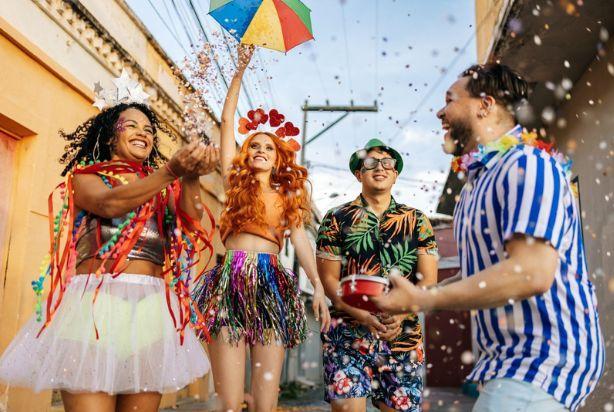 Carnaval é momento de liberdade, mas também pode gerar pressão para seguir padrões de beleza