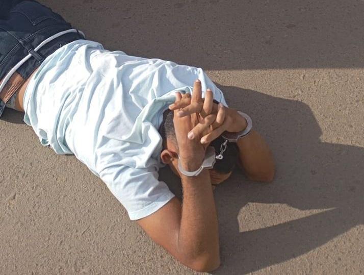 Suspeitos também roubaram celulares e dinheiro em espécie