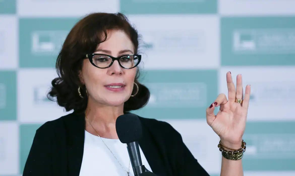 A deputada federal Carla Zambelli pode ser condenada por porte ilegal de arma e constrangimento armado