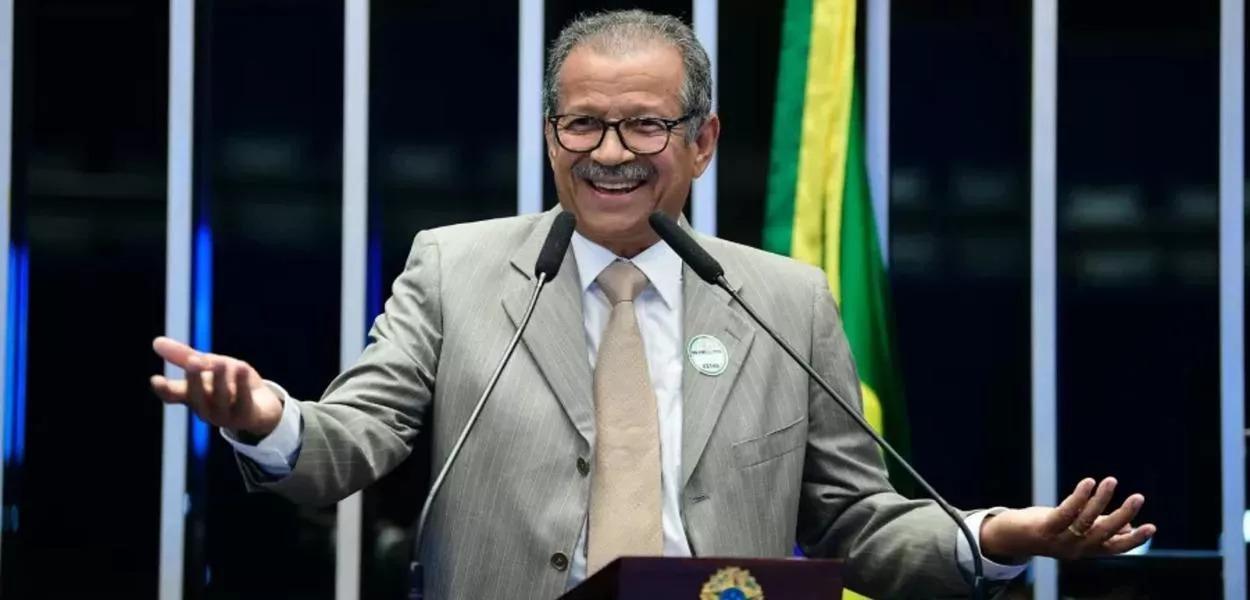 Advogado de ex-assessor de Bolsonaro é detido por desacato durante julgamento de trama golpista pelo STF