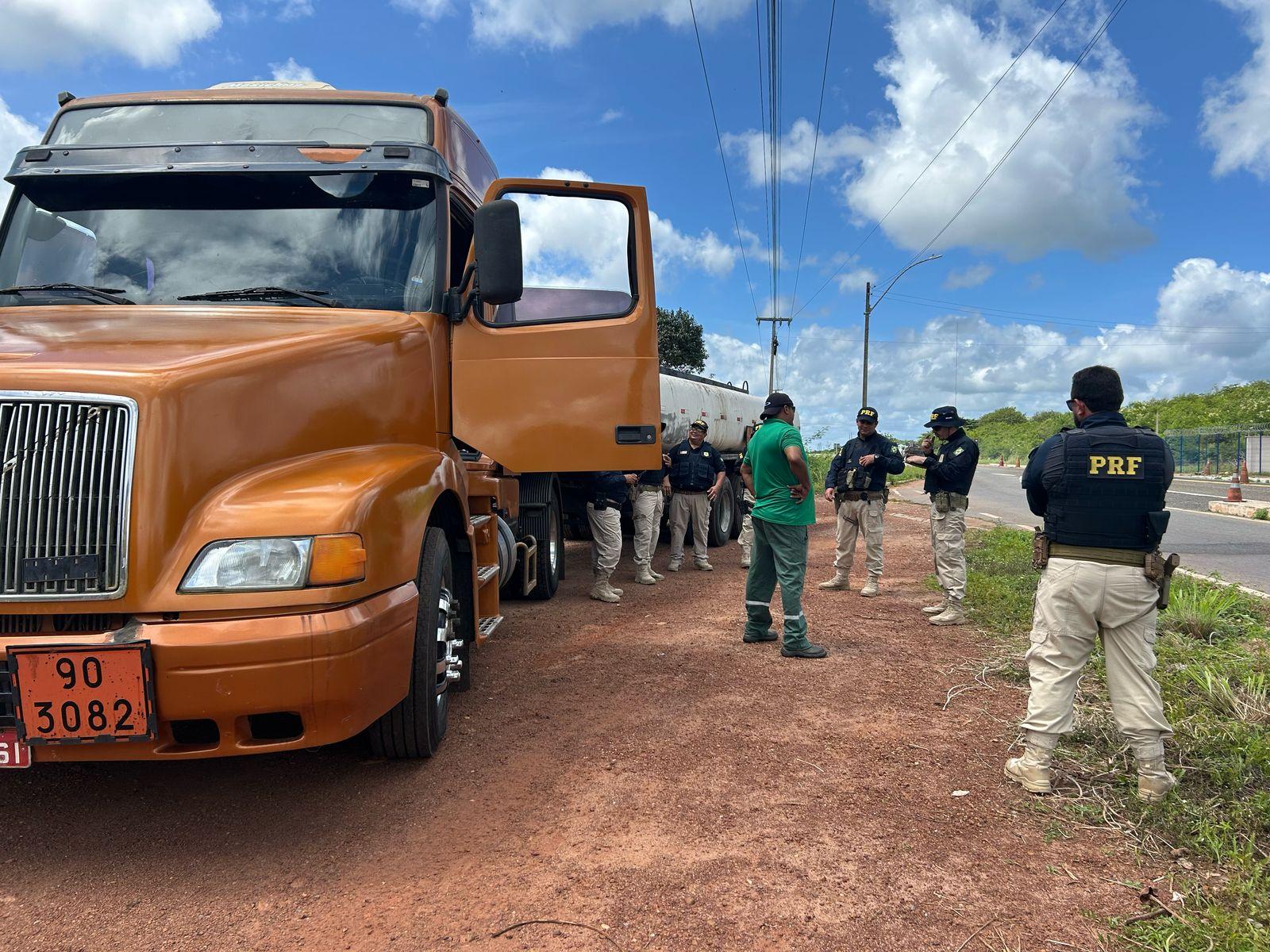 Ao todo, foram fiscalizados 185 veículos e 186 pessoas