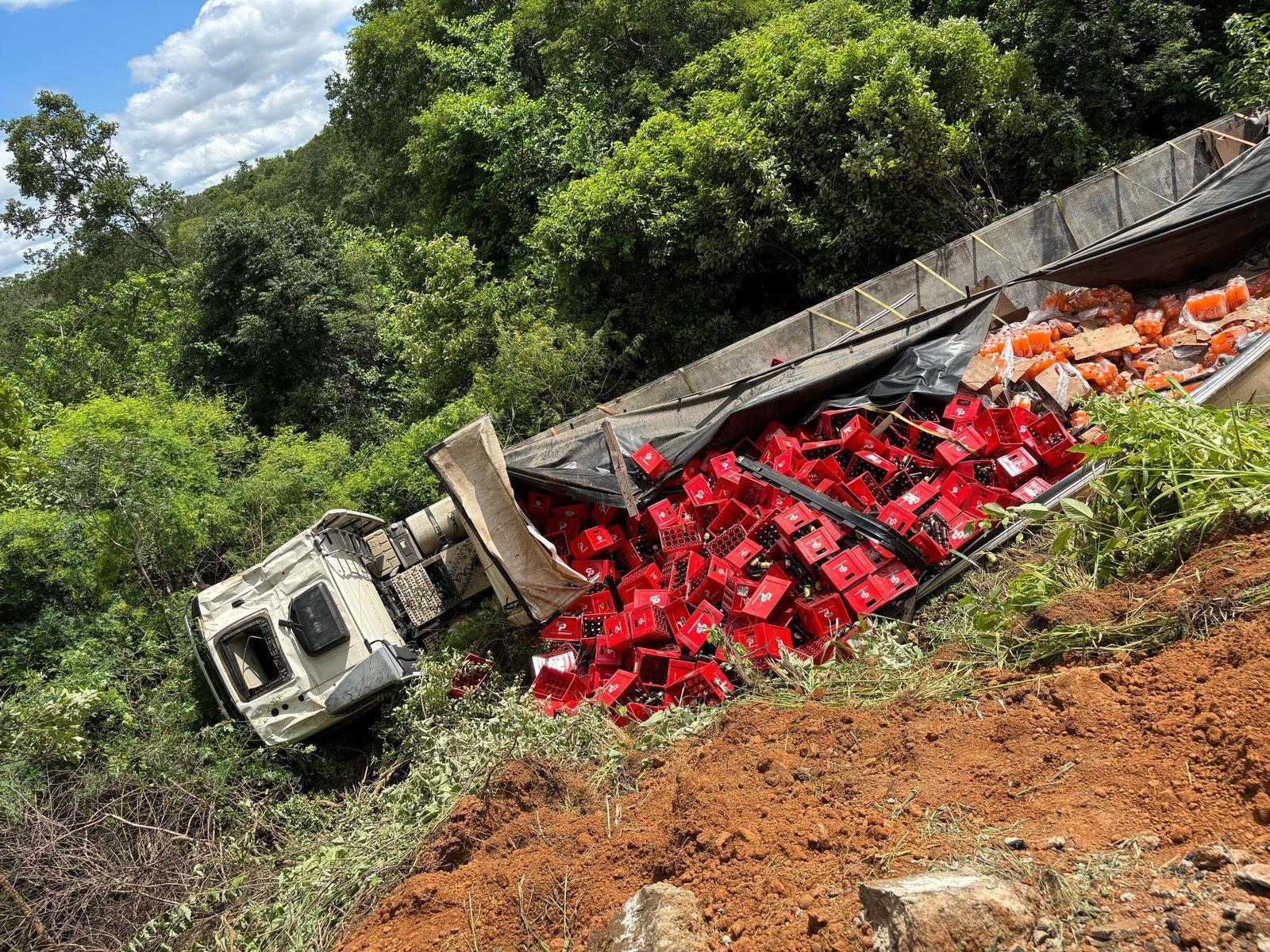 Bombeiros resgataram o motorista