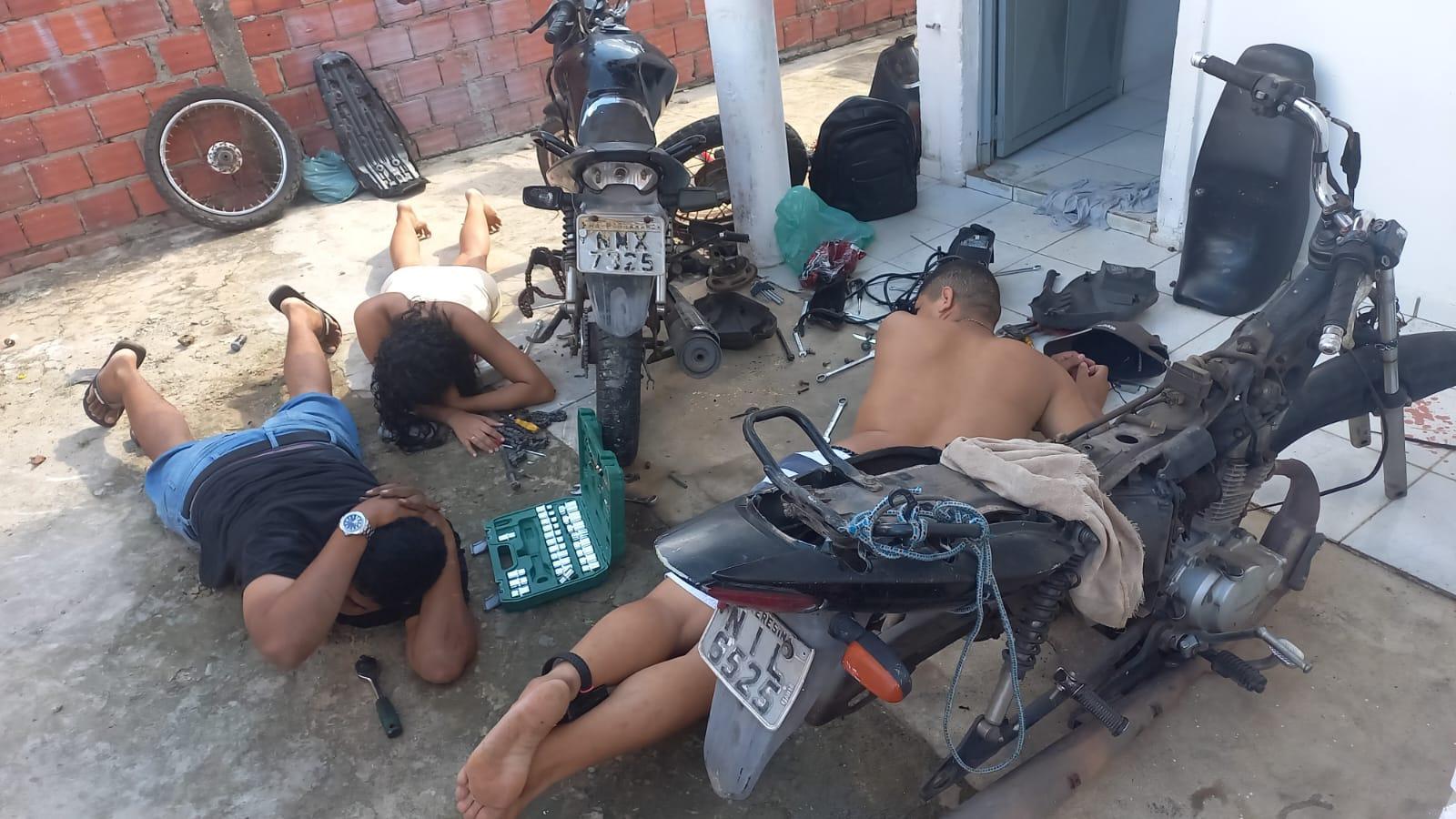 Os dois homens presos já tinham passagens pela polícia por roubos