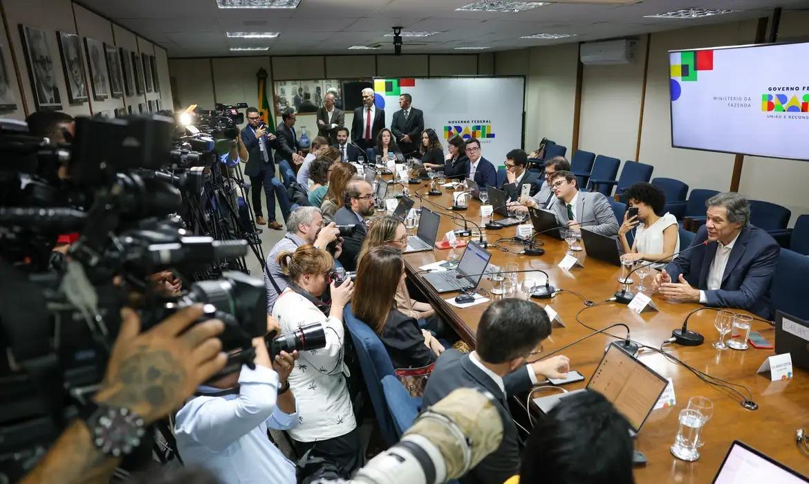 Representantes de entidades ligadas aos profissionais da notícia pedem dos sistemas privado e público melhores condições de trabalho