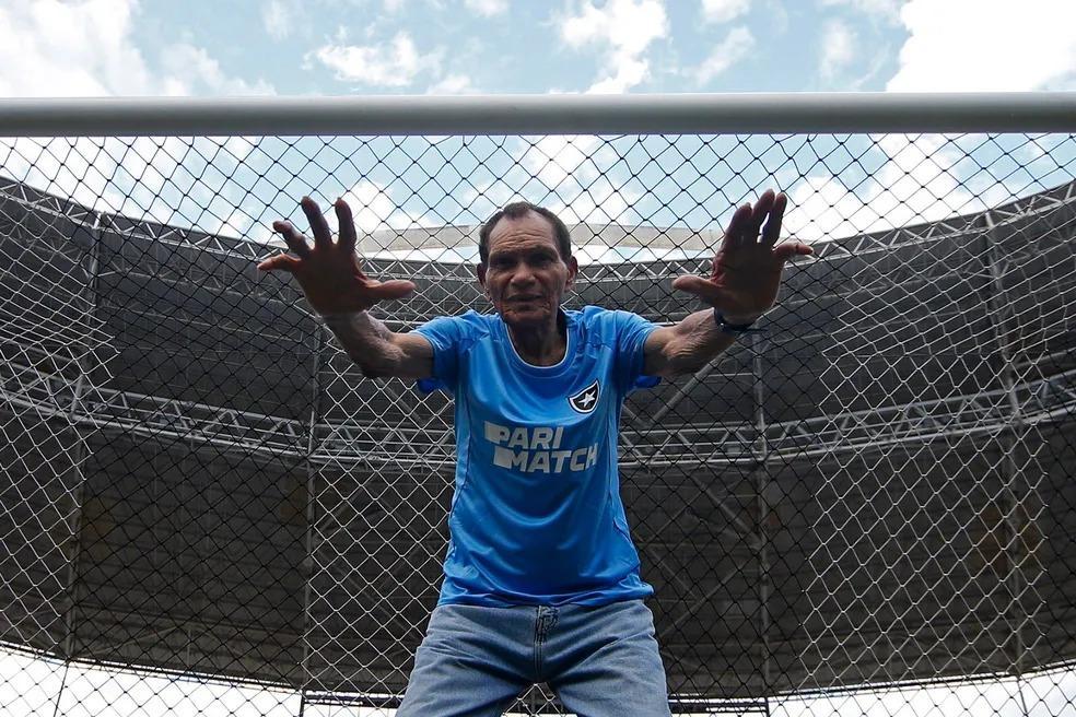 Manga, o goleiro de que não usava luvas, enfrentava um câncer de próstata