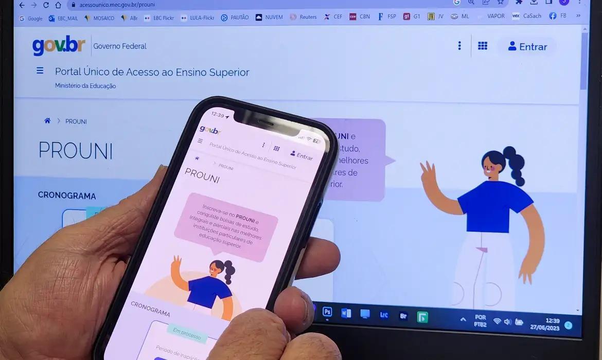 Convocados da lista de espera do Prouni devem entregar dados até sexta