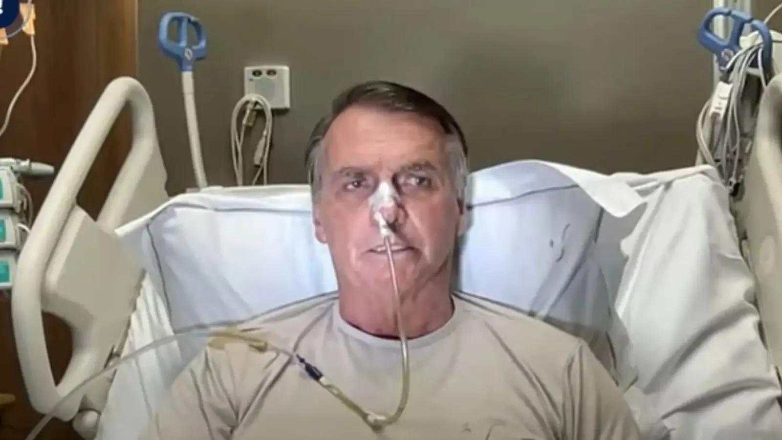 Jair Bolsonaro, durante internação em hospital no DF, concede entrevista ao SBT, na segunda-feira (21)