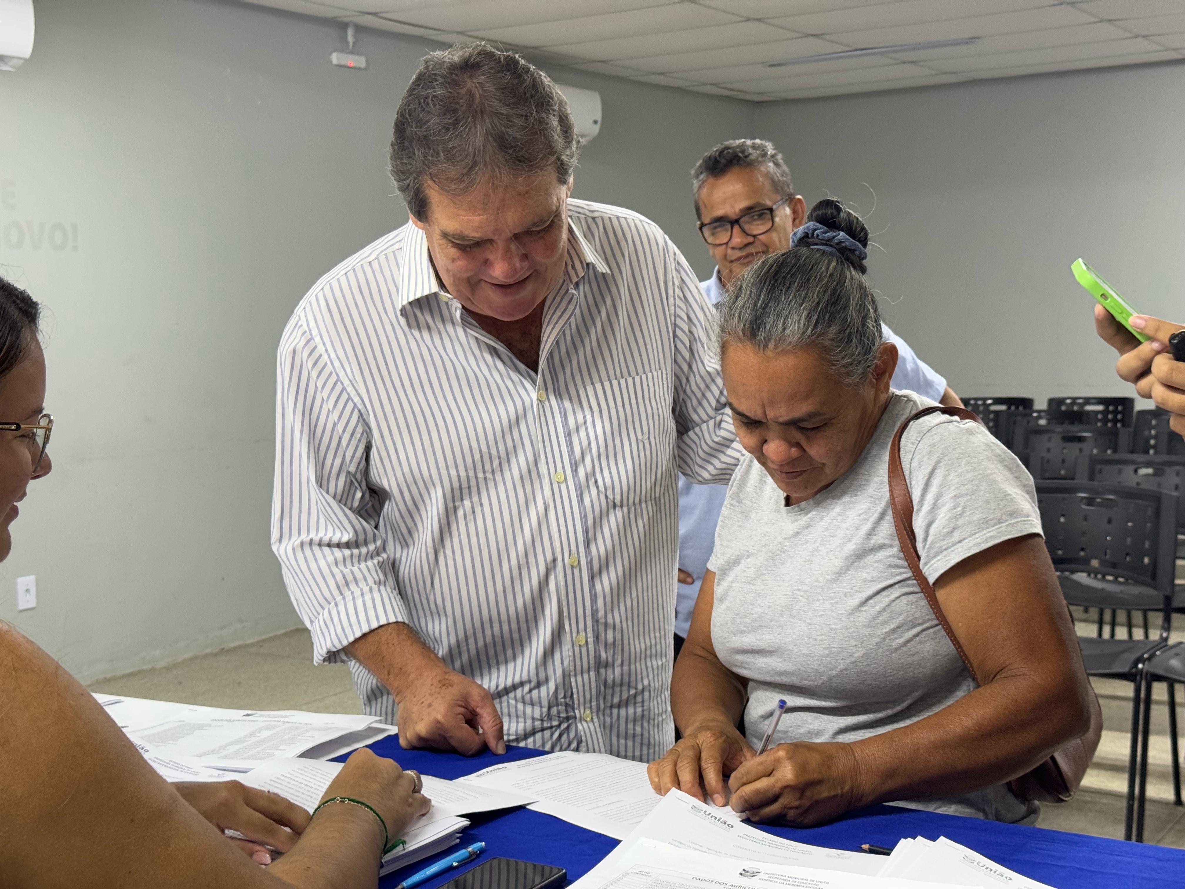 Os recursos destinados aos contratos são provenientes do PNAE e de recursos próprios da Prefeitura de União