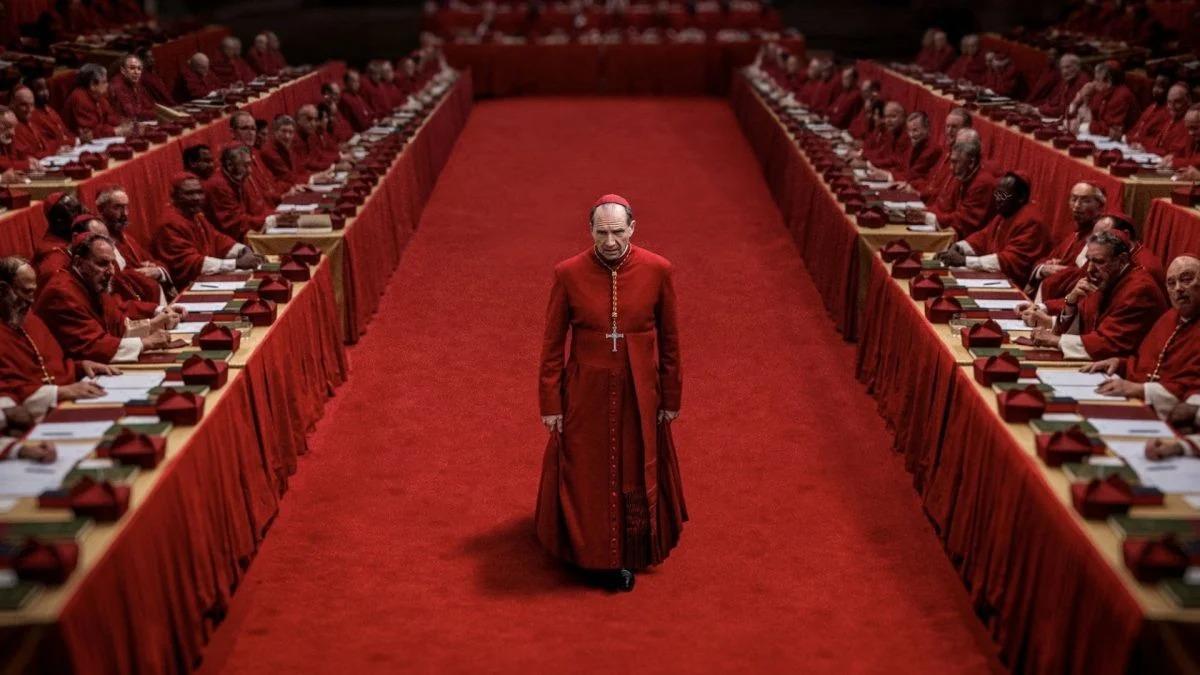 O retorno do filme aos cinemas coincide com o início dos preparativos para o conclave que escolherá o sucessor do Papa Francisco