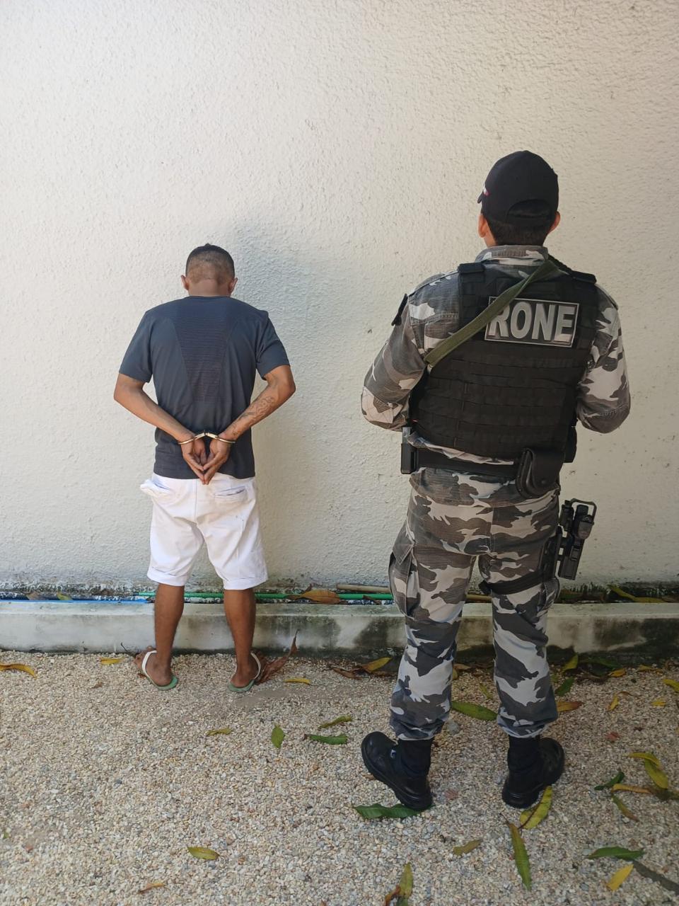 Suspeito estava escondido em casa abandonada
