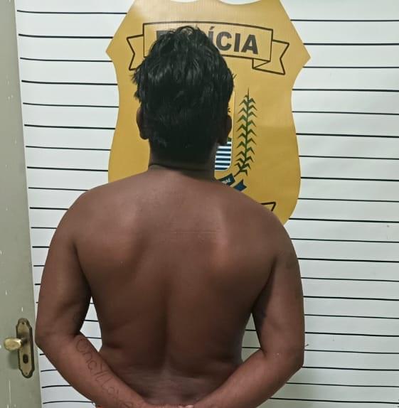 Suspeito tentou arrombar o portão e ameaçou a vítima