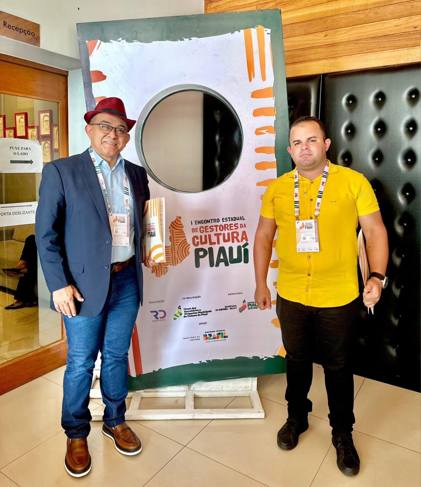 Prefeito de São João do Piauí,  Abdoral Melo e o secretário de Cultura, Douglas Farias