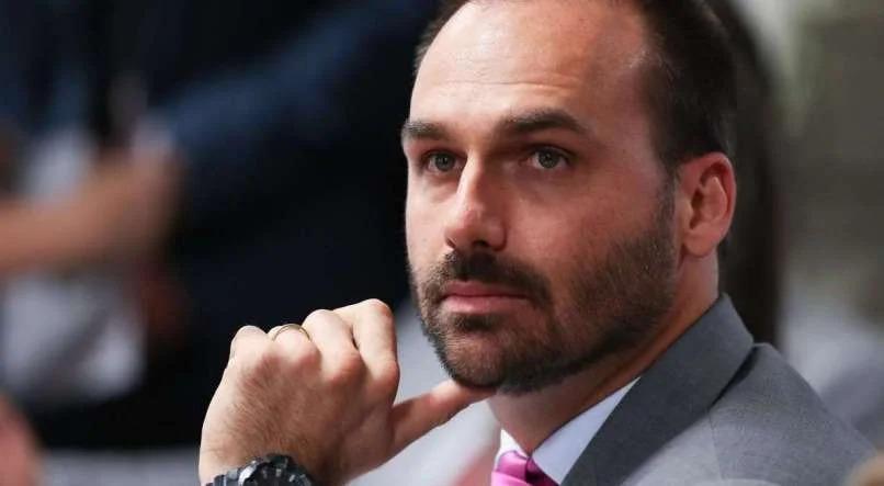 Eduardo Bolsonaro recusa doações por Pix após campanha feita sem seu aval; ele vive nos EUA desde que se licenciou do mandato