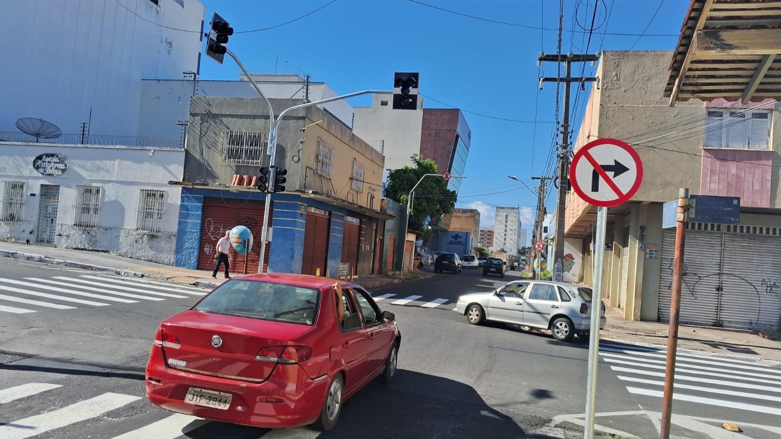 Instalação de sinalização semafórica na Avenida Campos Sales