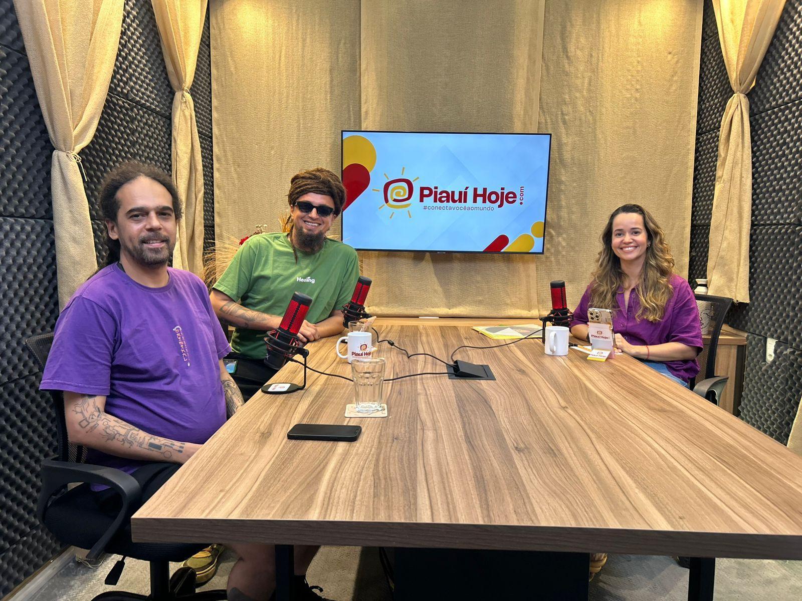 Produtor musical Ledread e cantor Luís Paulo Cochá foram entrevistados pela jornalista Malu Barreto