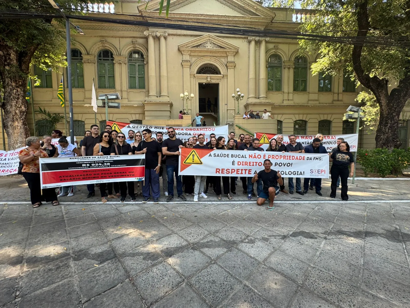 Manifestação em frente à Prefeitura