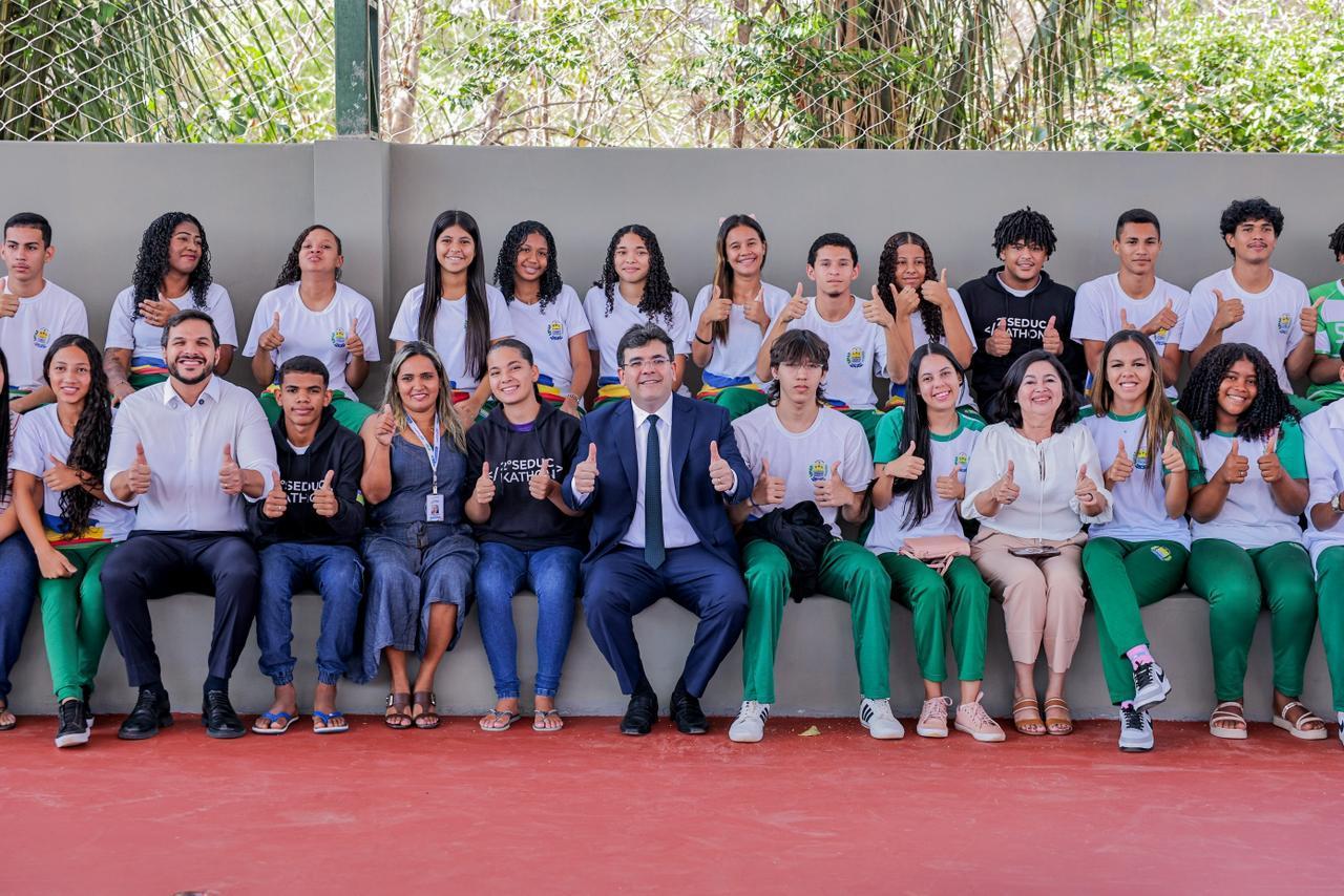 Governador Rafael Fonteles e secretário Washington Bandeira entregam escola de Tempo Integral reformada em Assentamento na zona rural de Teresina