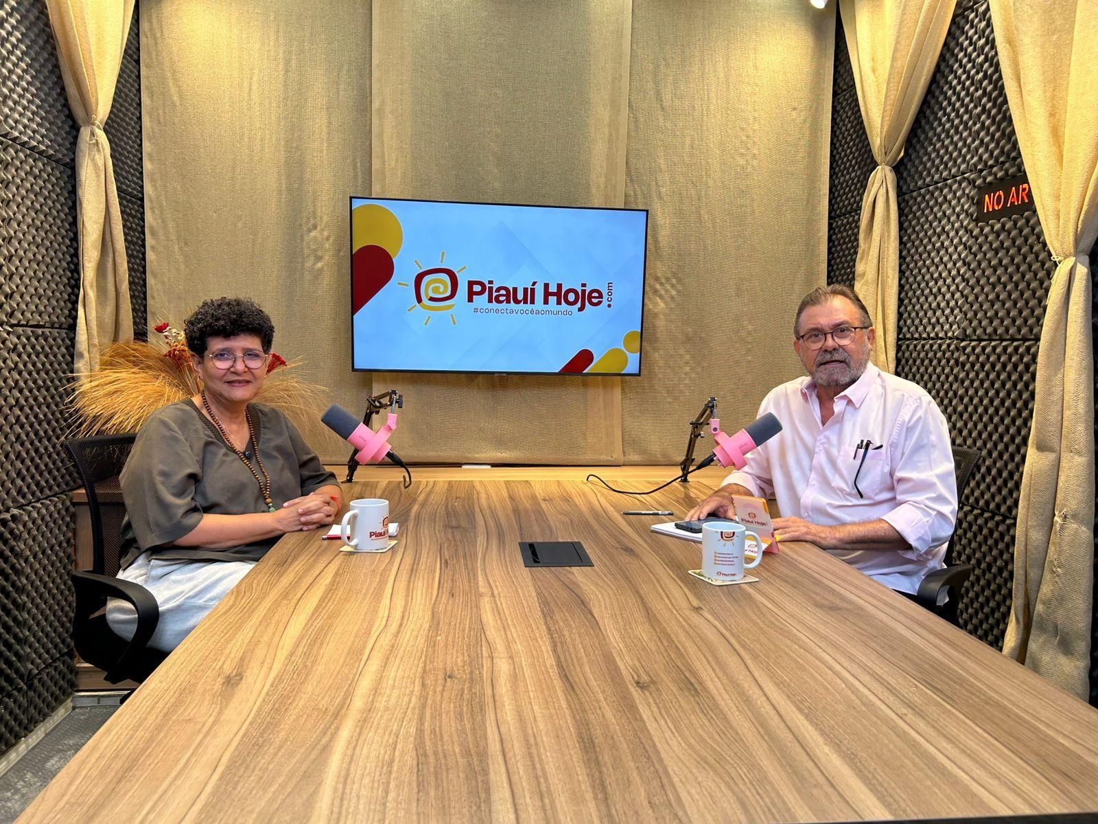 Rejane Tavares e o jornalista Luiz Brandão no estúdio do portal Piauí Hoje