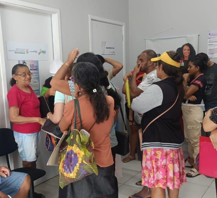 Fila de espera no Instituto Francisca Trindade