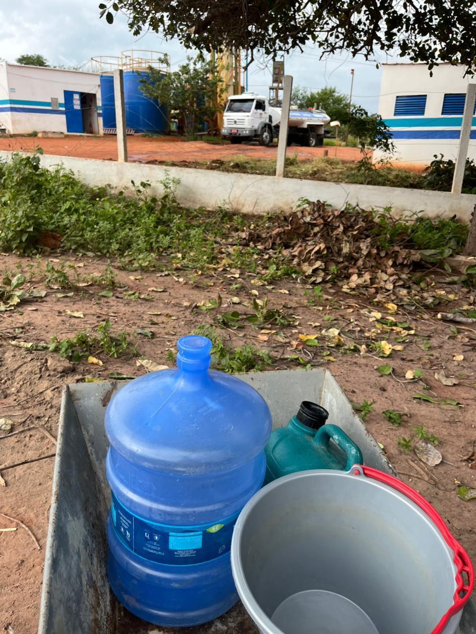 Moradores da comunidade Serra Branca estão há mais de três dias sem água