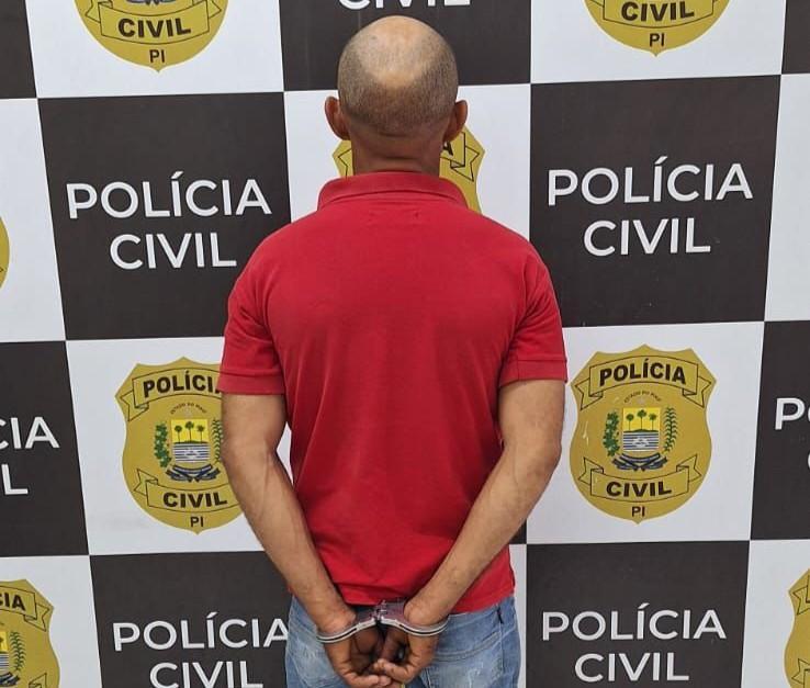 Preso tentou matar a ex-mulher com um facão. Ela foi atingida na nunca e no ombro