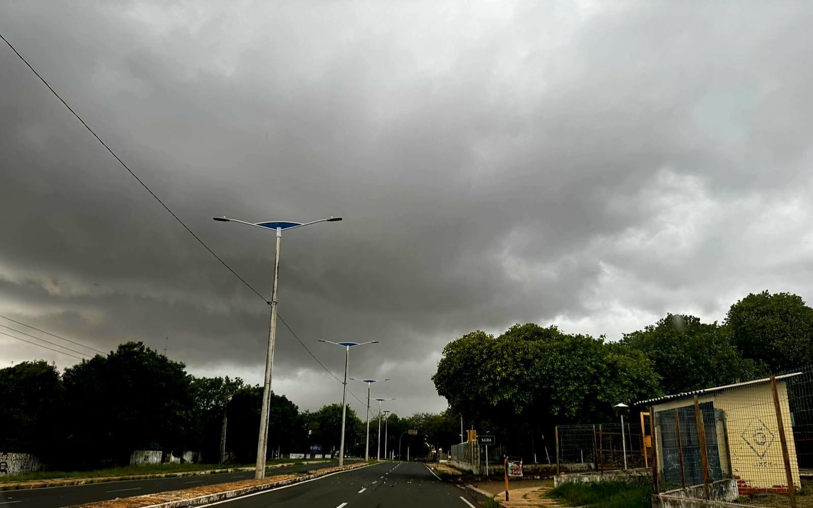 Norte do Piauí está sob alerta de perigo para chuvas intensas, com previsão de ventos fortes e risco de alagamentos.