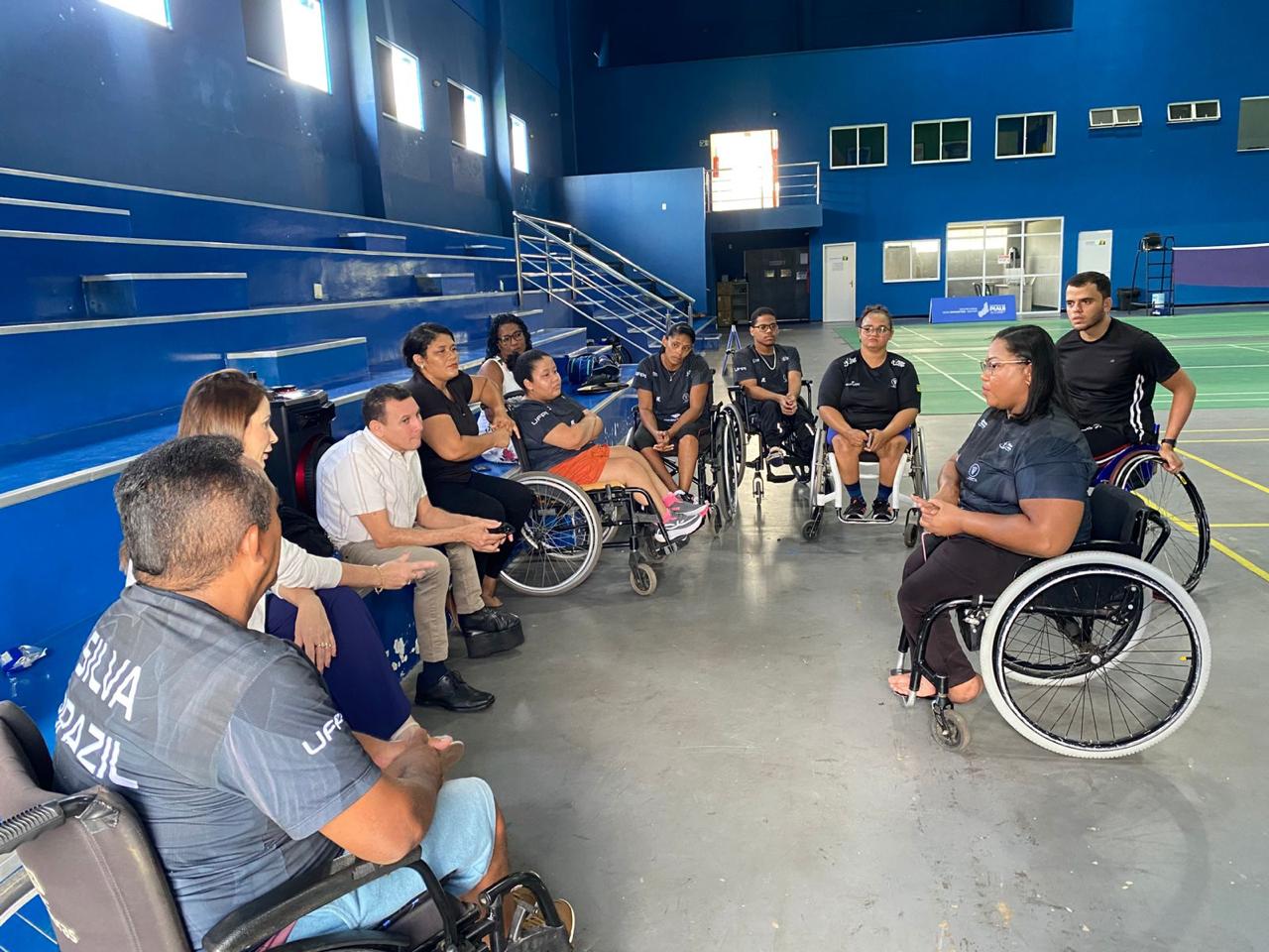 Paratletas do badminton ganham novas cadeiras de rodas adaptadas