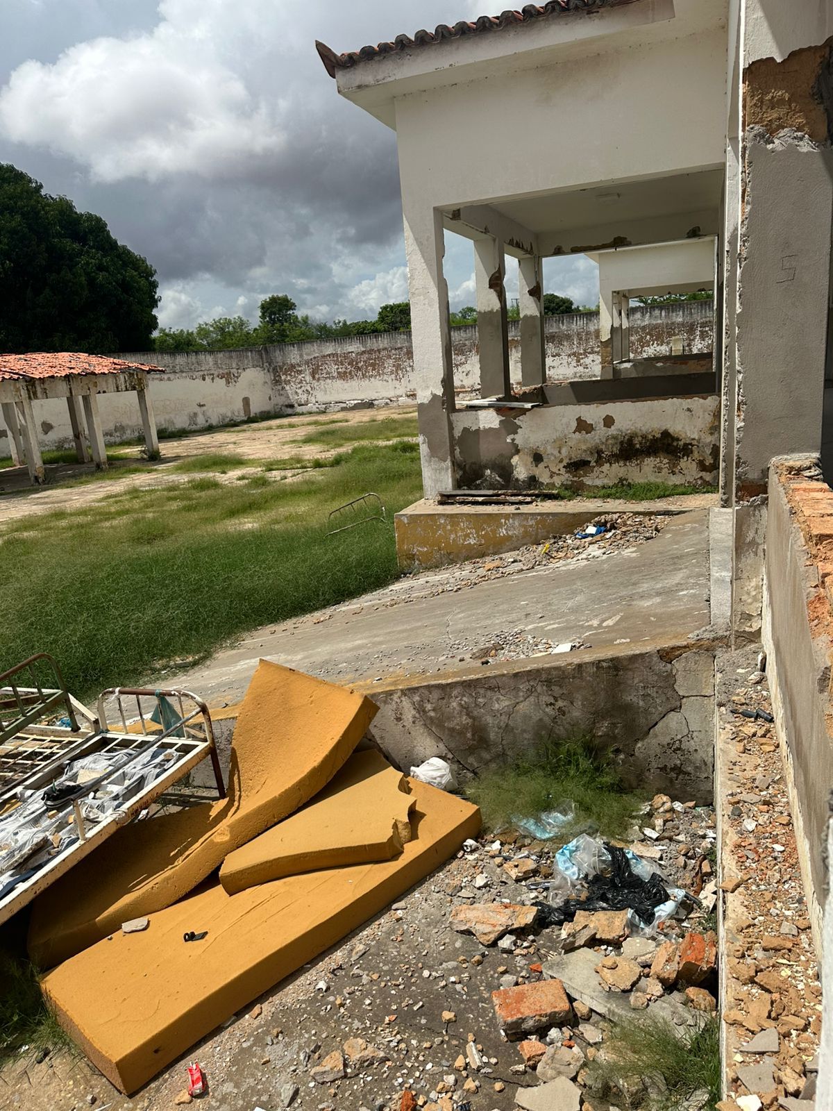 Após assassinato, CRM fiscaliza Hospital Areolino de Abreu e aponta falta de estrutura