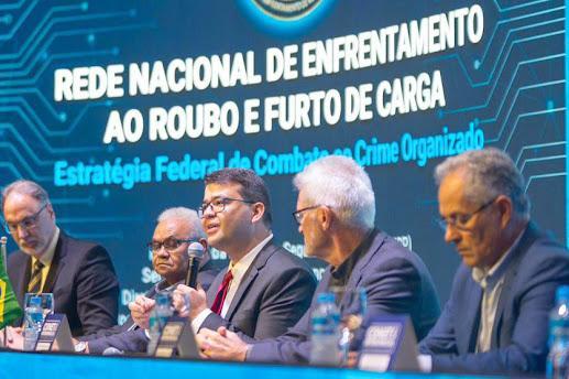 Secretário Chico Lucas apresenta diretrizes da Rede Nacional de Enfrentamento ao Roubo e Furto de Cargas durante o CONET&Intersindical 2026, em Brasília.