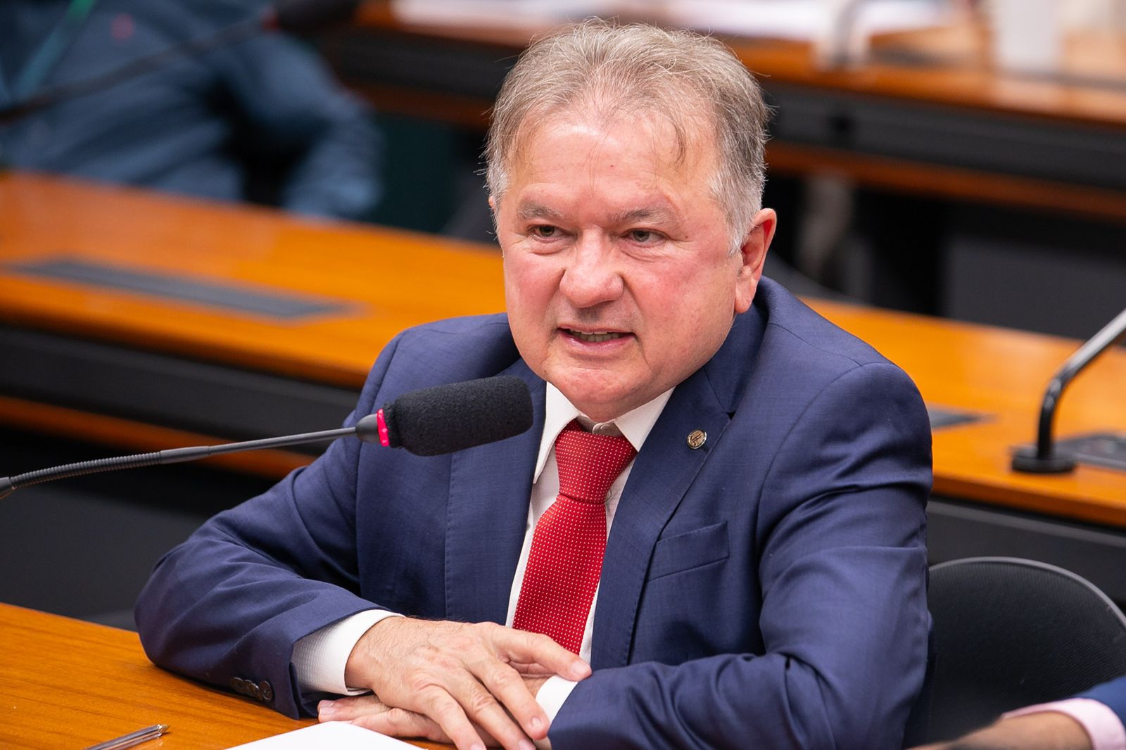 Empresas do Piauí saem na frente e começam a testar escala 5x2; Merlong Solano comemora