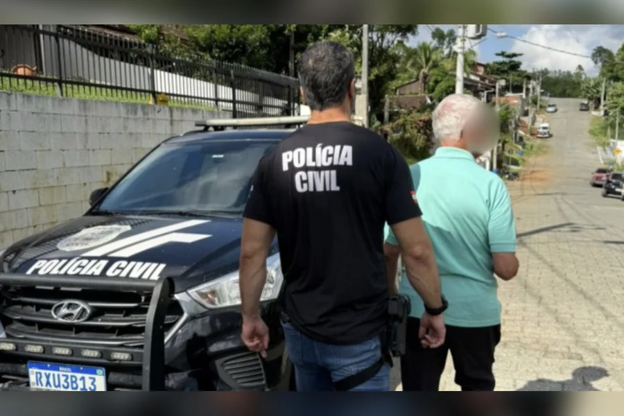 pastor de 82 anos foi preso por abusos sexuais contra uma criança na cidade de Indaial (SC)
