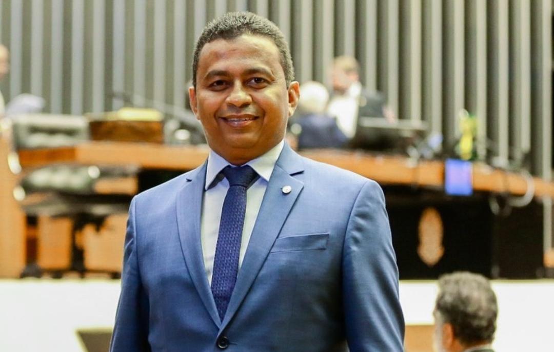 Bancada federal do Piauí apresenta projeto para zerar taxas sobre energia solar e incentivar geração limpa.
