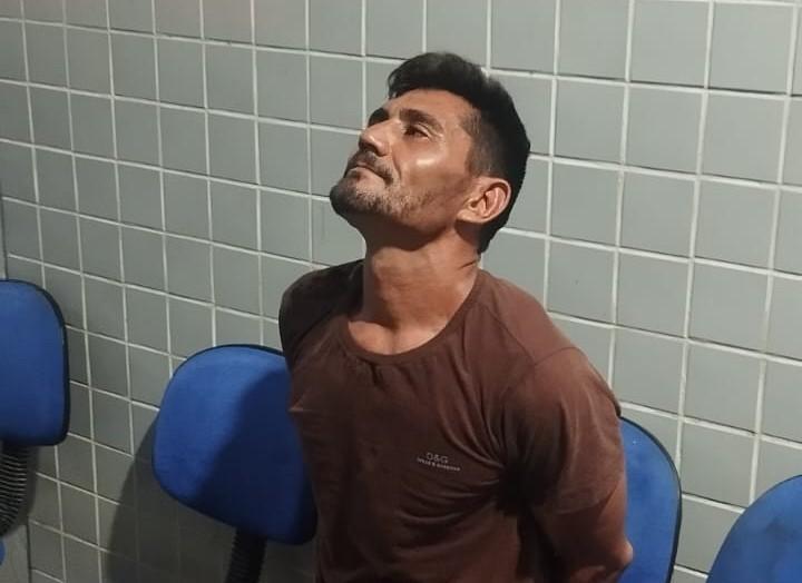 Indiano Jones foi preso por agredir namorada. Filho da vítima foi quem ligou para a PM