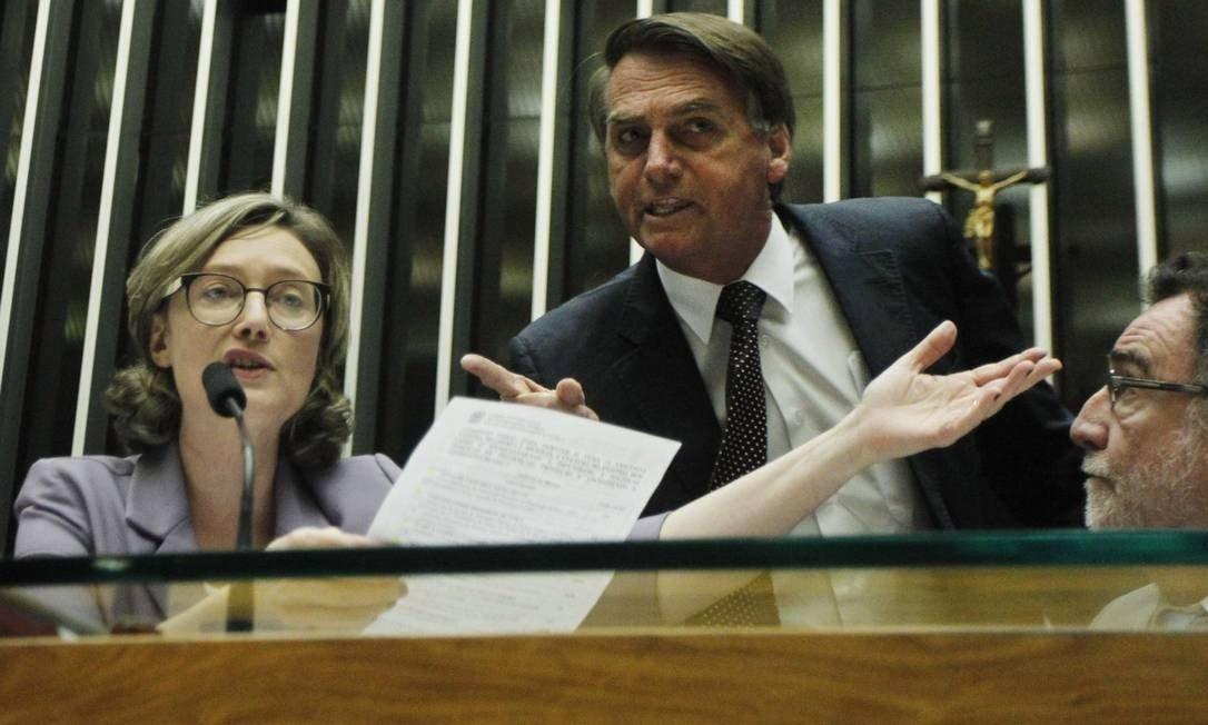 Jair Bolsonaro agride Maria do Rosário