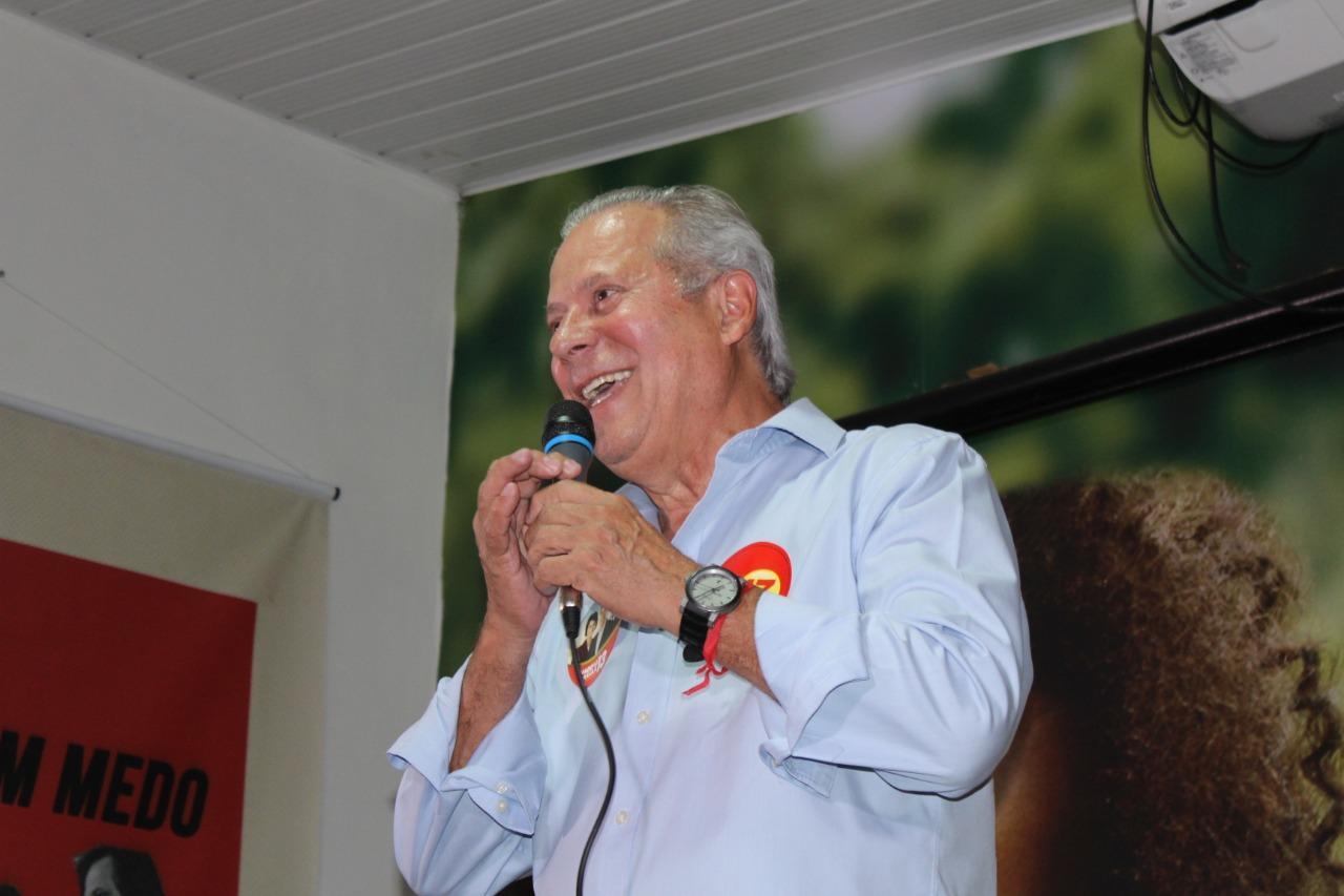 Zé Dirceu divulga livro e concede entrevista coletiva em Teresina